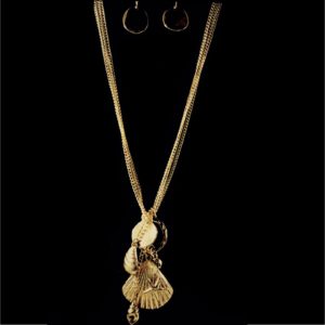 Necklace Set with Seashell Pendant
