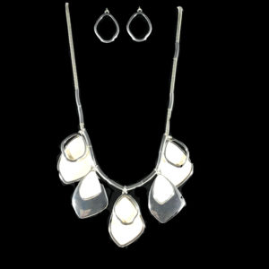 Quadrilateral Pendant Necklace Set
