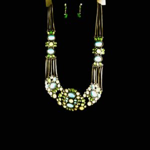 Fashionable Necklace Set