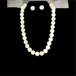 Elegant Pearl Necklace Set